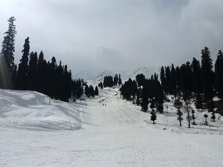 A view of Gulmarg after fresh snowfall. (KL Image: Bilal Bahadur)