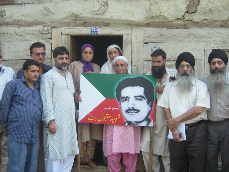 Dal Khalsa lader at Mohammad Maqbool Bhat's ancestral home in Trehgam Kupwara.