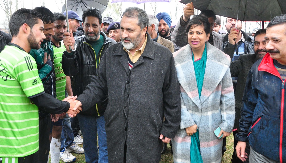 Div Com Kashmir during his visit to Baramulla.