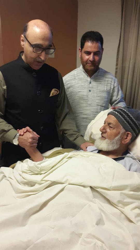 Pakistan High Commissioner visited ailing Hurriyat patriarch, Syed Ali Geelani, at Max Hospital in New Delhi on Friday. Pak High Commission also held a special prayer meeting for Octogenarian's health in its office premises today.