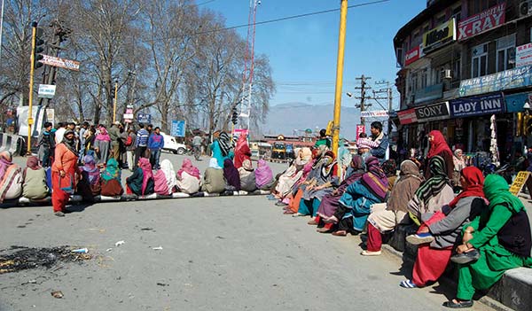 Women-protesting-on-new-Food-Act
