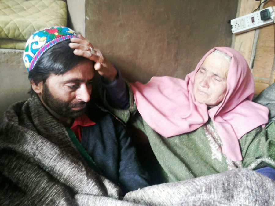 Yasin Malik at Lassa Khan's residence.