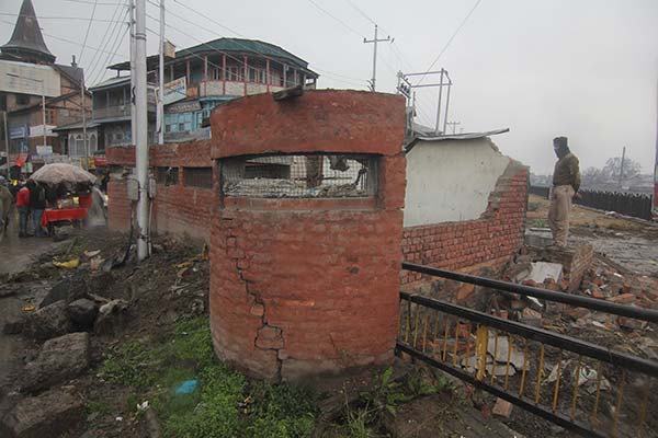 Bunker-Amira-Kadal--being-demolished