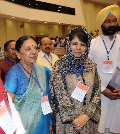 NEW DELHI, APR 24 (UNI):- Haryana chief minister is Manohar Lal Khattar(L), Gujarat chief minister Anandiben Patel (2nd L) and Jammu and Kashmir Chief Minister Mehbooba Mufti Sayeed (2nd R) at the Joint Conference of Chief Ministers and Chief Justices of High Courts at Vigyan Bhawan in New Delhi on Sunday. UNI PHOTO-84U