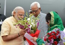 CM Mehbooba received PM Modi in Jammu early Tuesday on April 19, 2016.