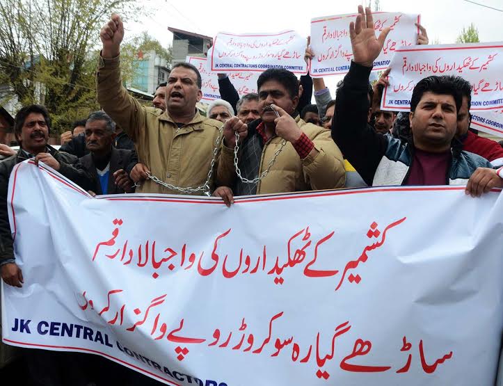 Contractors held a protest demonstration in Lal Chowk on Tuesday seeking early release of their payment. (KL Image: Bilal Bahadur)