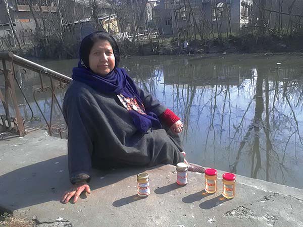 Honey-Lady-Srinagar-Kashmir