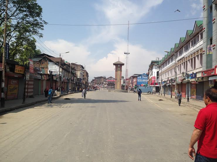 The deserted Lal Chowk on April 27, 2016 in view of the restrictions on funeral prayers of Amanullah Khan.