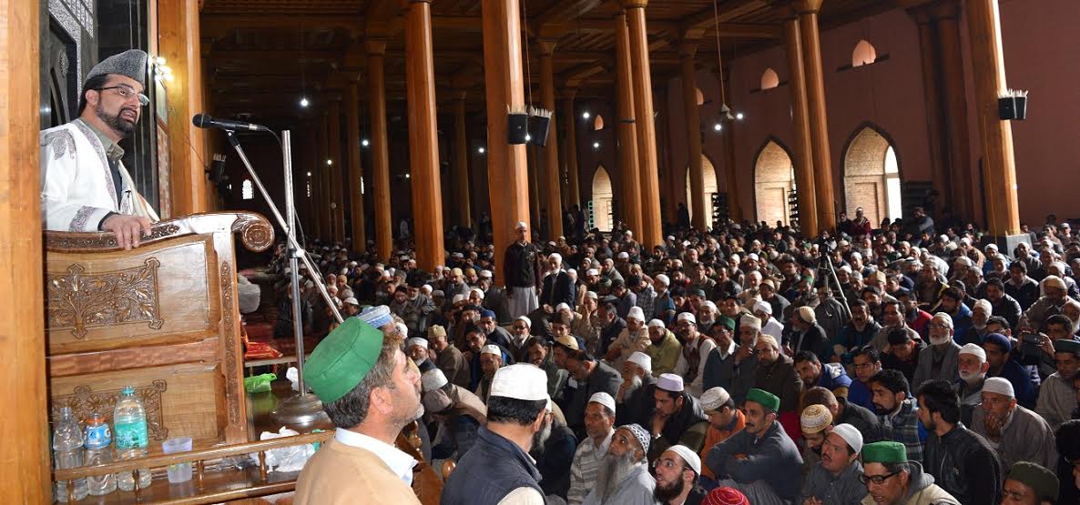 Mirwaiz Umar Farooq in Jamia Masjid on April 01, 2016