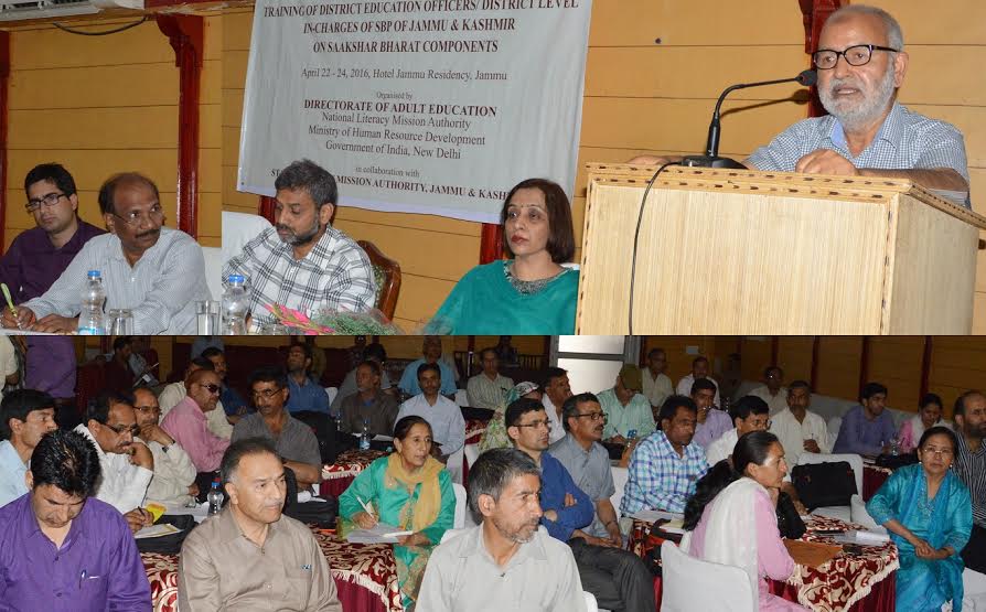 Naeem Akhtar speaking at a program of Saakshar Bharat on April 23, 2016