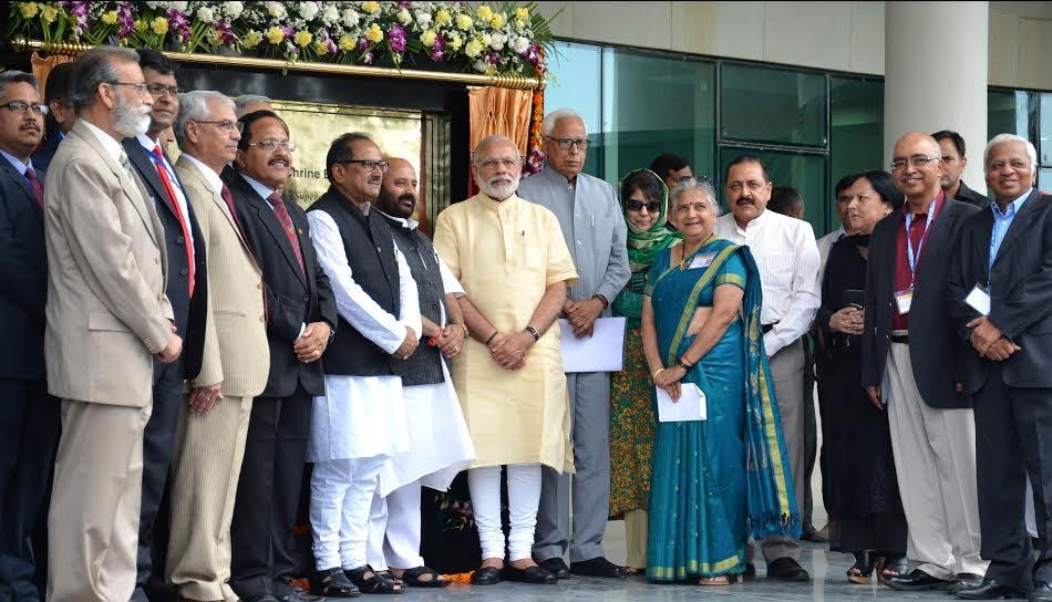PM Modi, CM Mehbooba and Governor Vohra at SMVD Hospital at Kakryal