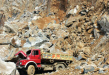 Stone Quarry Workers Block Srinagar Highway @ Mehjoor’s Mausoleum