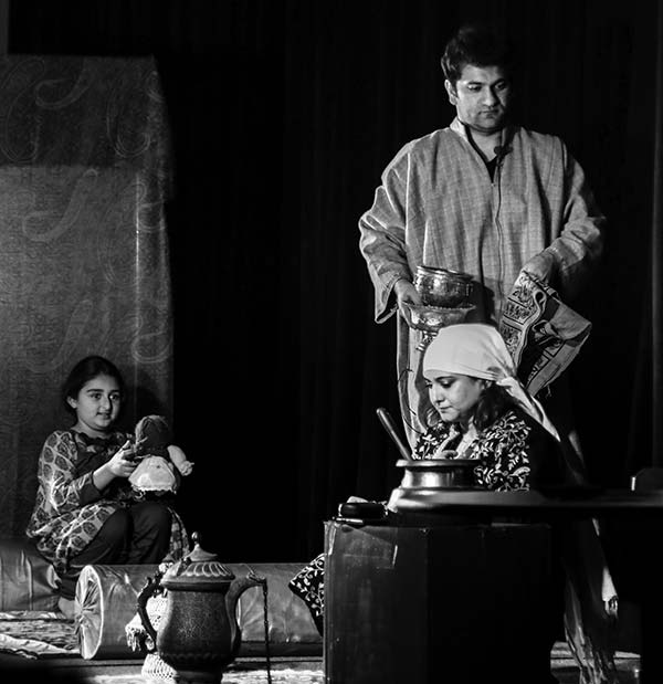 On the stage: Hena Kausar, Fareeda and Yanin Fazili.