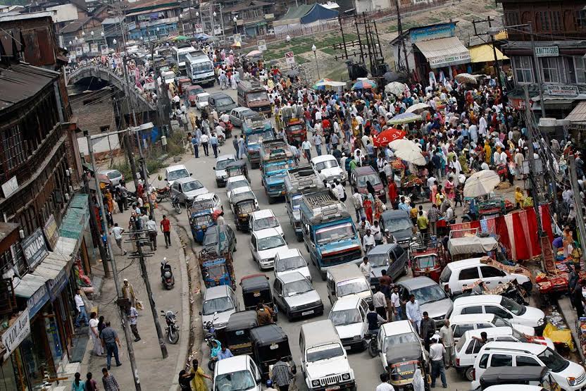 A common traffic scenario at busy Hari Singh High Street. (KL file Image: Bilal Bahadur)
