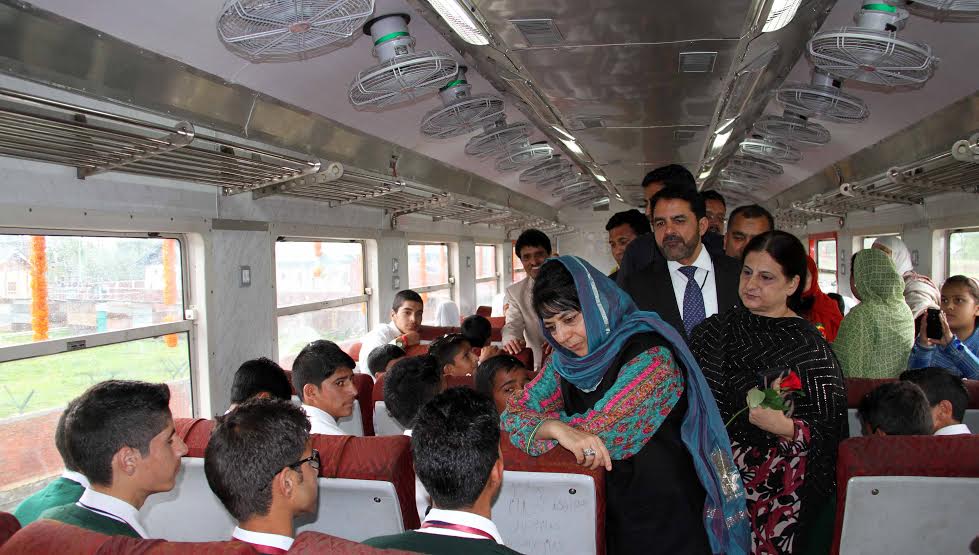 CM Mehbooba Mufti talking to students in a special train launched on May 05, 2016