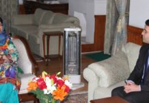 You have Become Role Model for Youngsters: CM tells Kashmir 2015 IAS Topper