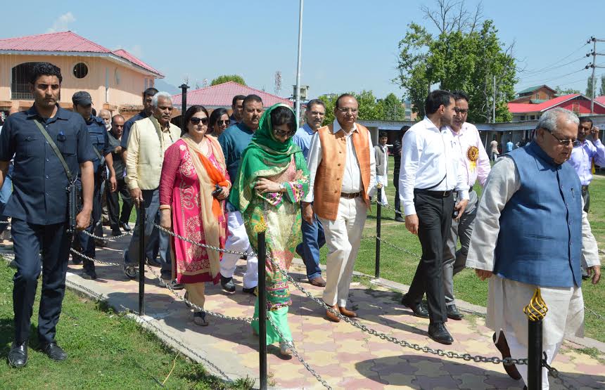 CM Mehbooba Mufti with Union MSME Minister on May 08, 2016 at Kashmir Haat.
