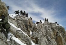Chinar Corps Commander Visits Troops Near LoC in JK’s Uri Sector