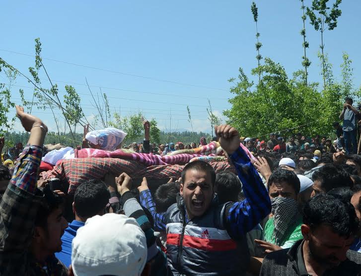 Farooq Ahmad Sheikh Funeral on May 17, 2016 photo by Bilal Bahadur 2