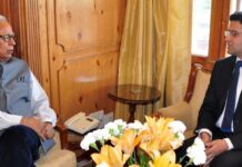 Kashmir IAS 2015 Topper meets Governor Vohra
