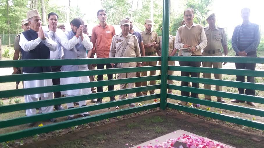 Lal Singh with Mufti Amin at former CM late Mufti Mohammad Sayeed's grave in Bijbehera on May 08, 2016.