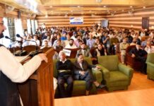 Kashmir Scribes Try Best to Give Voice to Miseries, Sufferings of Kashmiris: Mirwaiz
