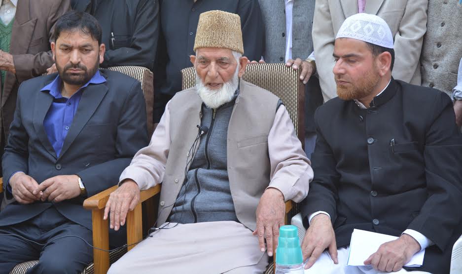Syed Ali Geelani addressing press on May 02, 2016 at his Hyderpora residence-cum-office. (KL Image: APHC-g Media)