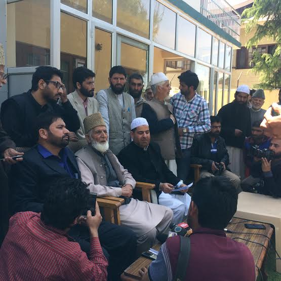 Syed Ali Geelani addressing press at his Hyderpora residence-cum-office on May 02, 2016. (KL Image: Saima Bhat)