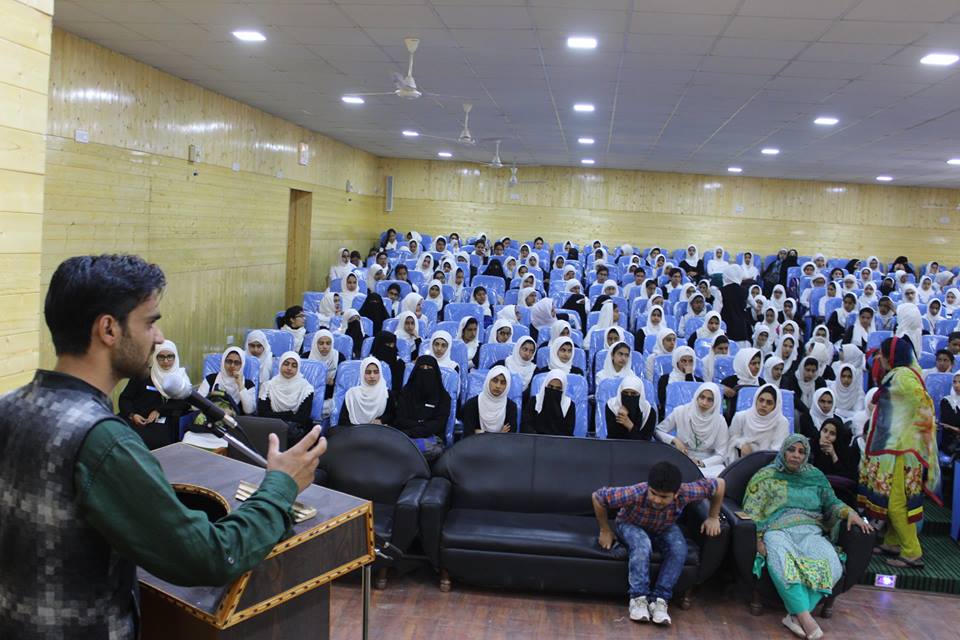 Waheed Ur Rehman addressing students in this file picture.