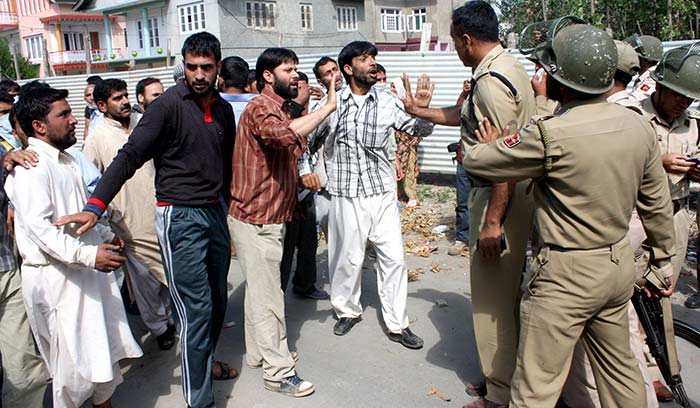 2010 Unrest: People protesting in front o Police.