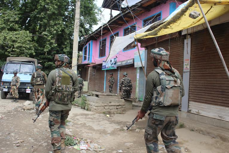 The forces personnel were rushed to Bomai area early Friday where and 'encounter' ensued and a suspected militant died. (KL Image: Mohammad Abu Bakr)