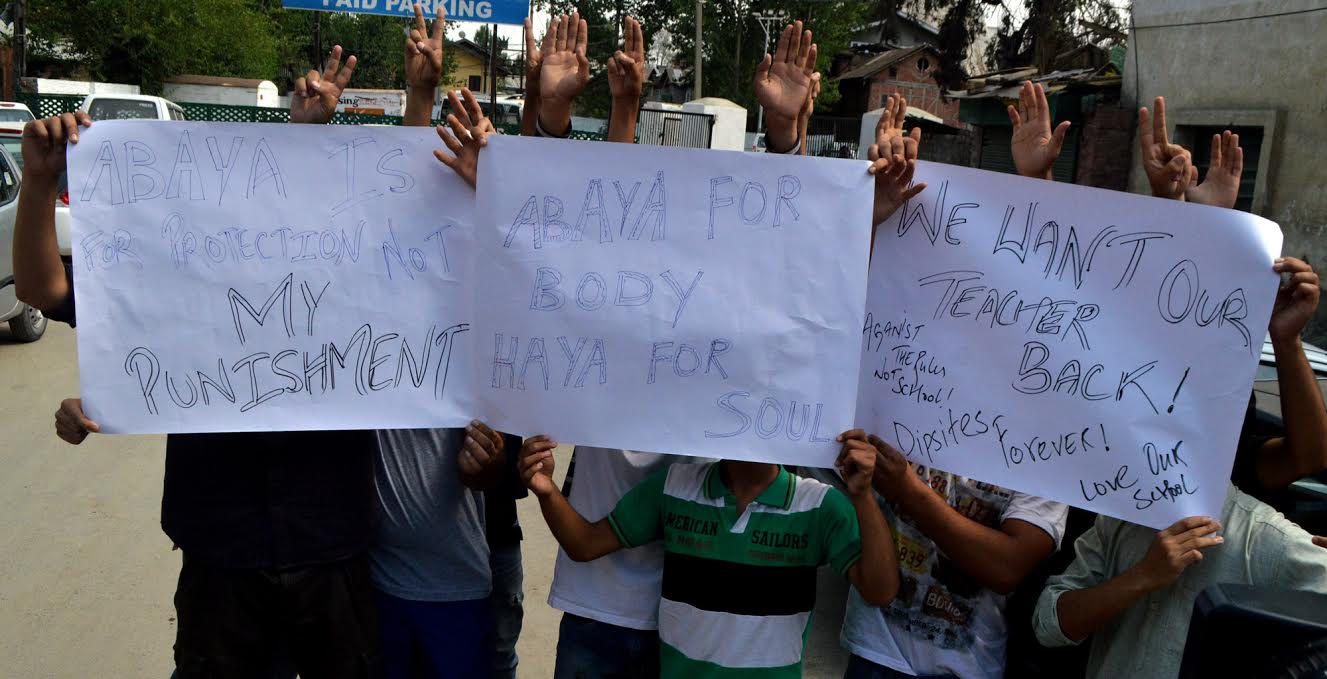 The DPS students holding protest in Press Colony on Monday. (KL Image courtesy: Mehraj Bhat)