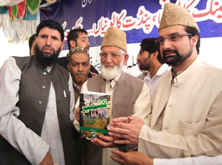 Syed Ali Geelani gifted a book authored by Hassan Zainagiree to Mirwaiz Umar Farooq on the occassion.