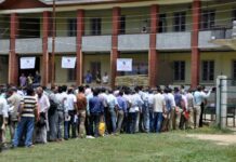 Electors Queue Up in JK’s Pulwama, Say Vote a Powerful Weapon
