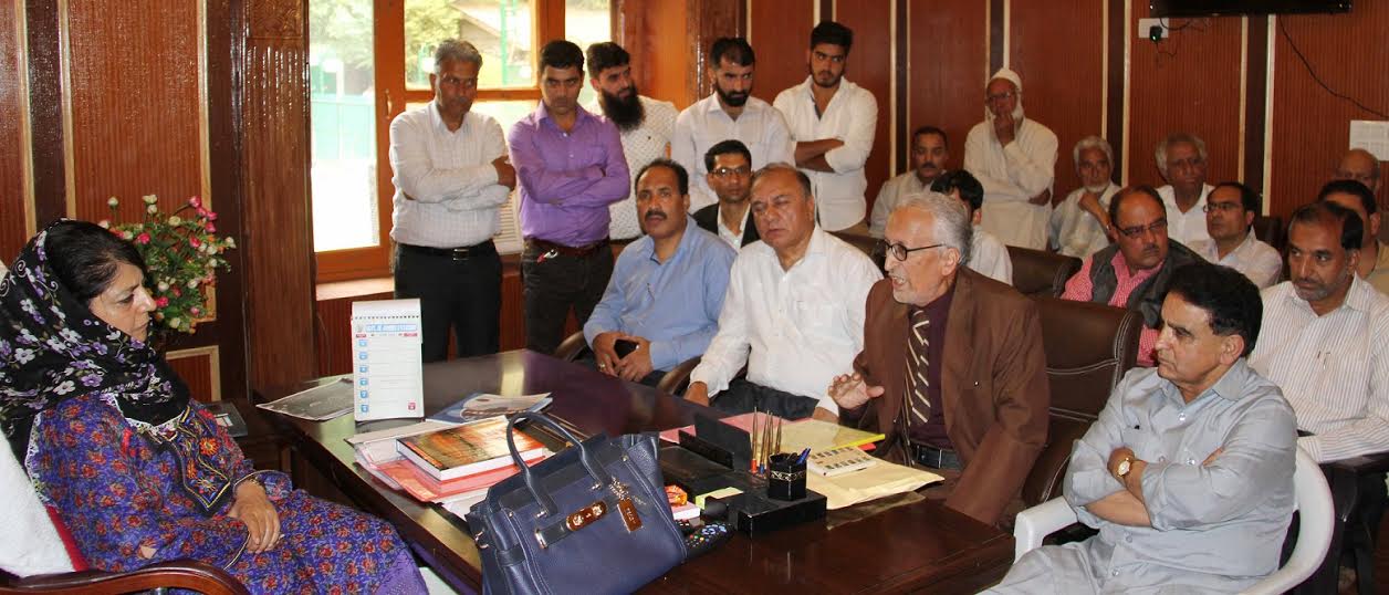 "JK Press Association" also called on Chief Minister today. (KL Images: Information Department)