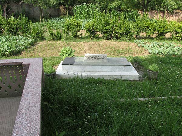 Grave of Pir's mother