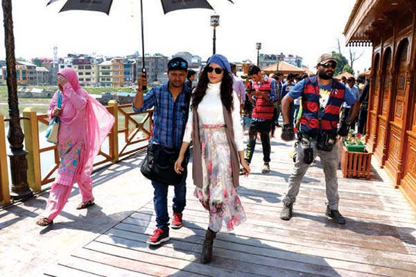 Telugu-Film-being-shot-on-zero-bridge