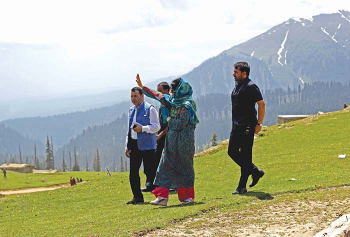 mehbooba-in-tosamadan