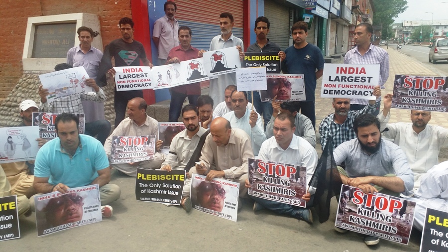 Er Rasheed during silent sit-in in Srinagar Tuesday.