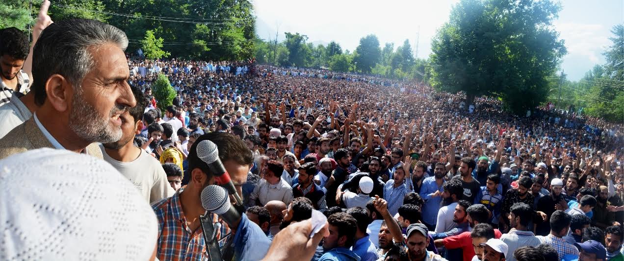 Ab Hameed Magray addressing mourners in Tral