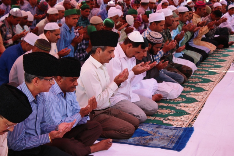 Army Commander, His Men Participate in Eid-ul-Fitr Prayers 