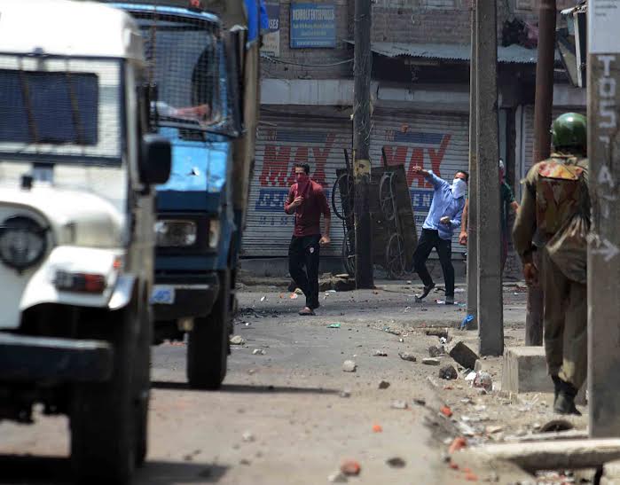 Agitating youths pelting stones on Forces at Batmaloo in Srinagar on Sunday. during a protest march against the killing of 16 people in Kashmir valley since yesterday. (KL Image: Bilal Bahadur)