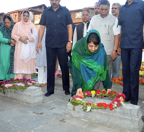 CM Laying Wreath
