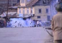 #Day20: Shutdown Continues on Saturday, Sunday; New Calendar On July 30 Clashes erupted in Baramulla on July 28, 2016 between protestors and forces. (KL Image: Eeshan Peer)
