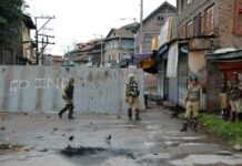 #Day19: Kulgam Chalo Blocked; Curfew Re-Imposed in South Kashmir, Geelani, Mirwaiz Arrested