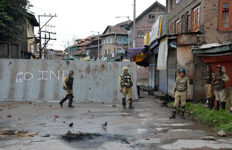 Strict curfew was imposed in Old Srinagar after clashes erupted on Tuesday after government had decided to lift curfew from summer capital. (KL Image: Bilal Bahadur)