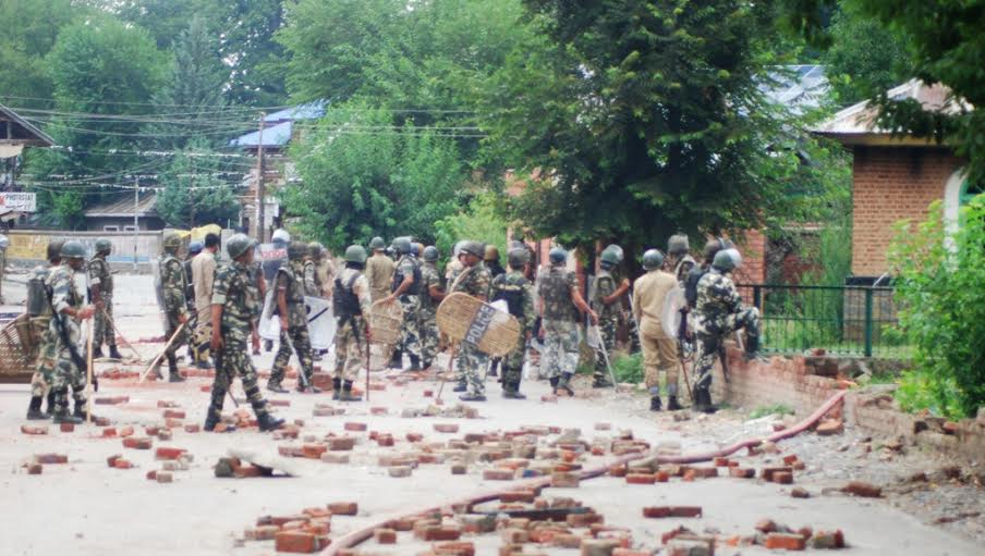 Kashmir situation, dateline Dooru Islamabad. (KL Image: Shah Hilal)