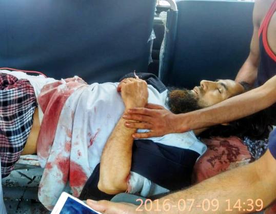 The ambulance from Kulgam with the trauma patinet when it was stopped at Pampore. (FB pic)