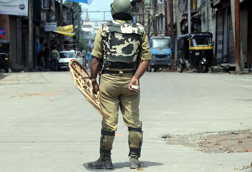 Huge deployment of forces has been made in Srinagar areas to thwart any protest. (KL Image: Bilal Bahadur)