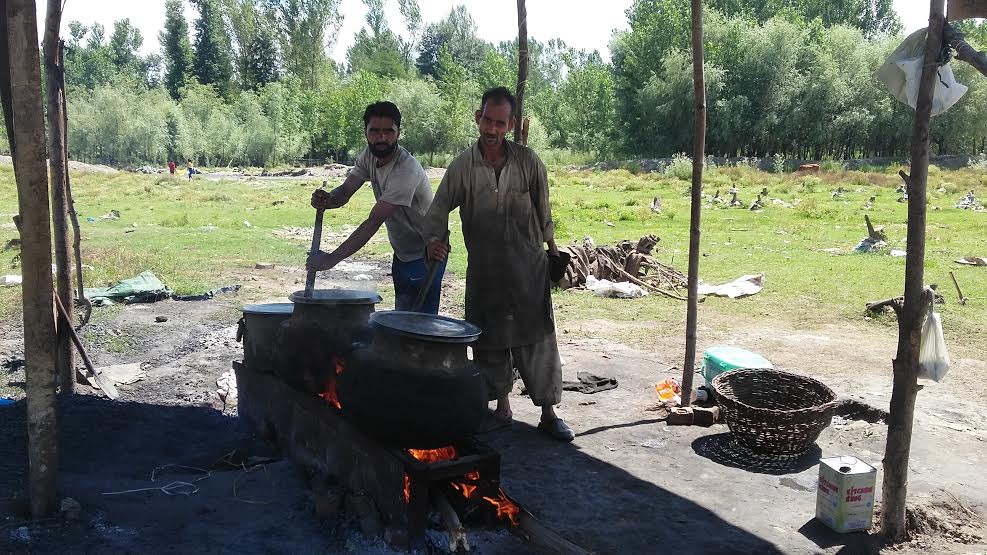 The volunteers at district hospital Islamabad set up camp as rush of injured increased. They are supplying life saving drugs free of cost to victims. (KL Image: Aakash Hassan)